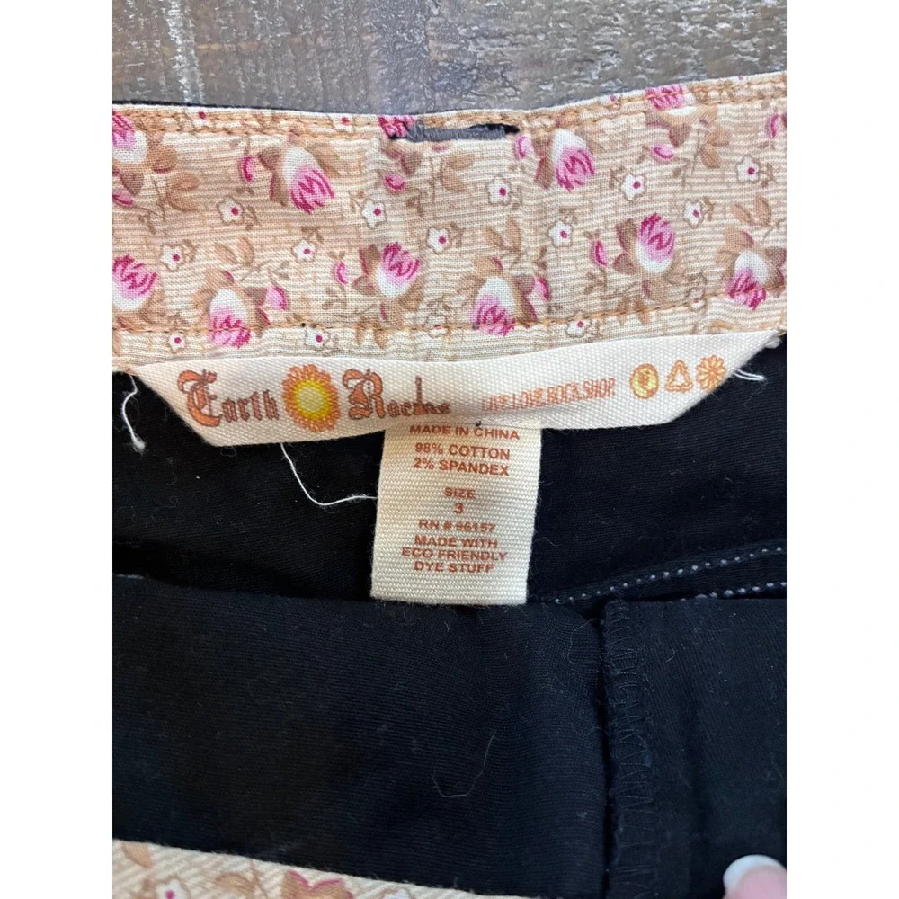 Earth Rock Black Contrast Stitch Pleated Mini‎ Skirt Women Size 3 Embroidery